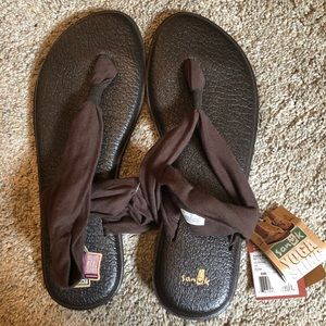 New sanuk sandals